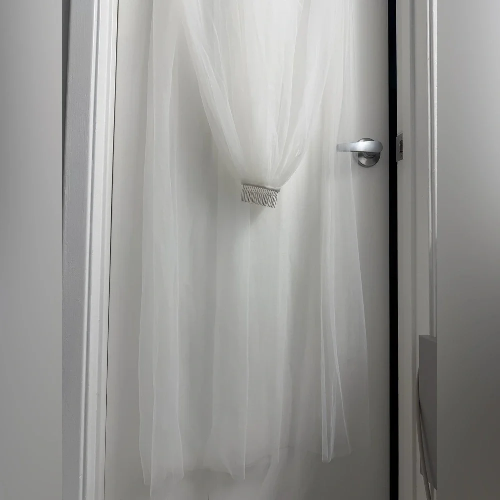 72 inch Simple Ivory Raw Edge Tulle Floor Length Wedding Veil - Picture 5 of 5